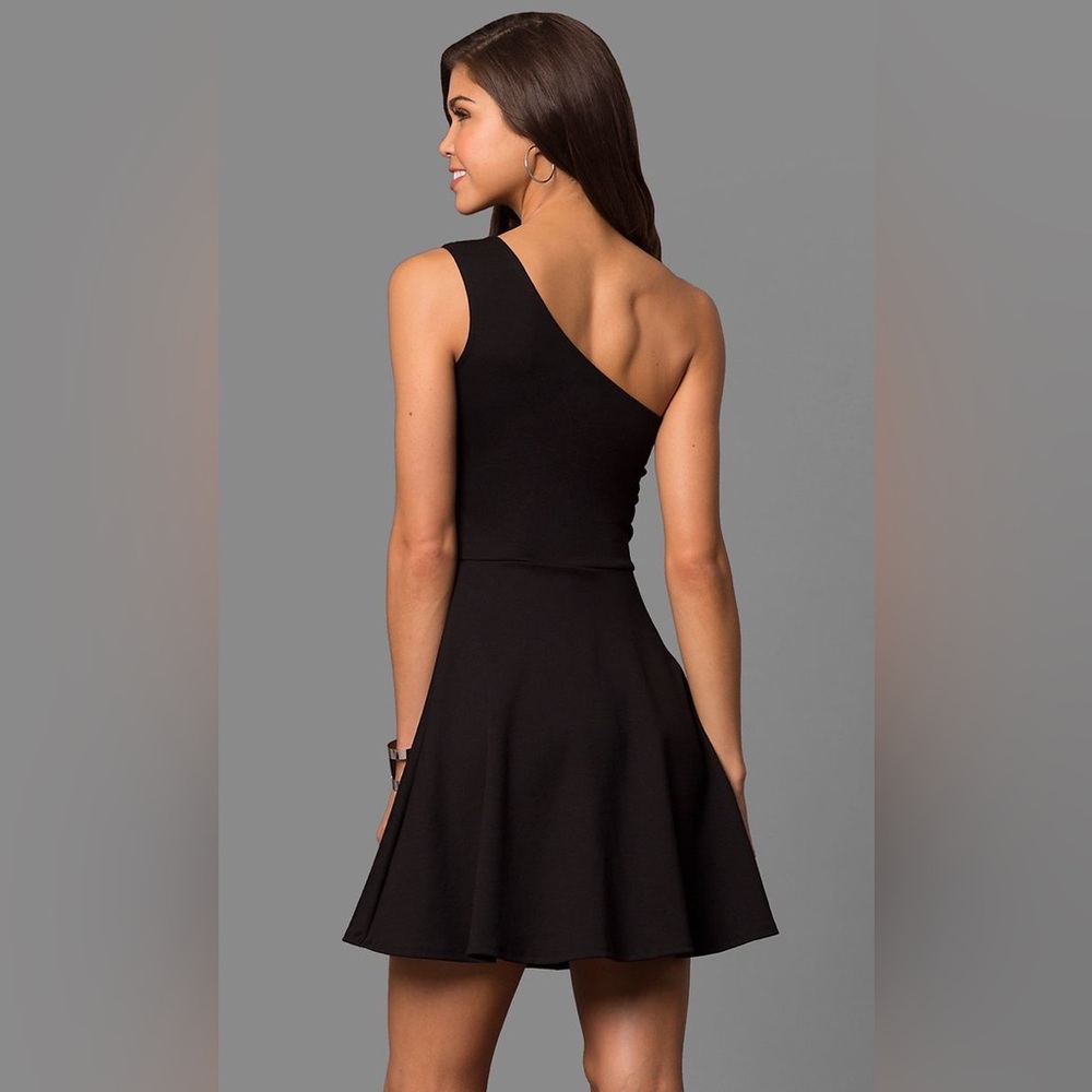 Elegant Black One-Shoulder Dress